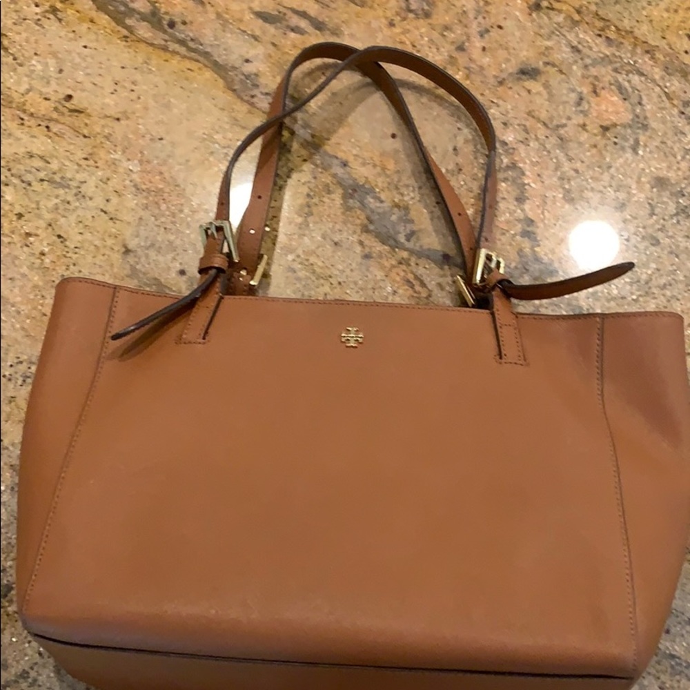 Tory Burch ❤️ Emerson Small Bucket Tote